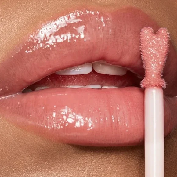 Charlotte Tilbury COLLAGEN LIP BATH ICONS KIT
LIMITED EDITION KIT - Picture 5 of 9